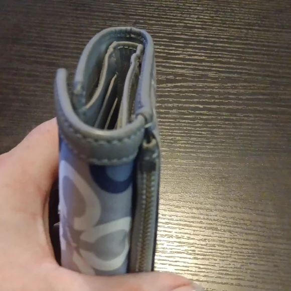 Coach Ashley Optic Art Gray and Navy Tri-Fold Compact Wallet EUC - Picture 12 of 13